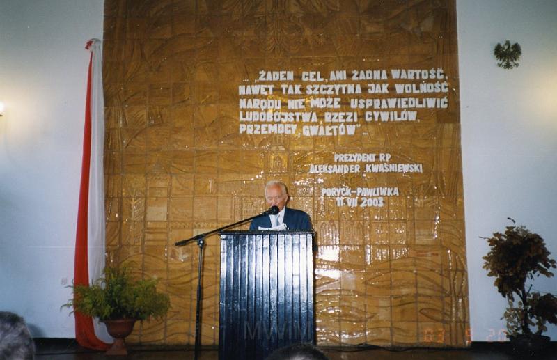 KKE 3304.jpg - Konferencja z okazji 60 rocznicy ludobujstwa na Wołyniu, Przemiawia Kazimierz Bogucki, Olsztyn 2003 r.